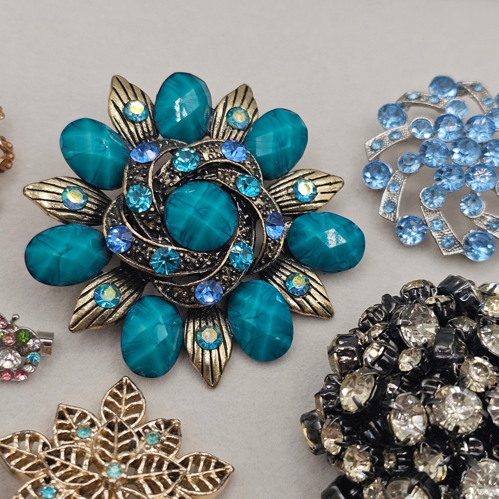 Floral Rhinestone Brooch Lot 13pc Colorful Vintage to Modern Pins - Picture 8 of 16
